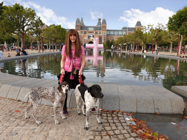 Het afscheid van hond Santo en Thenya
